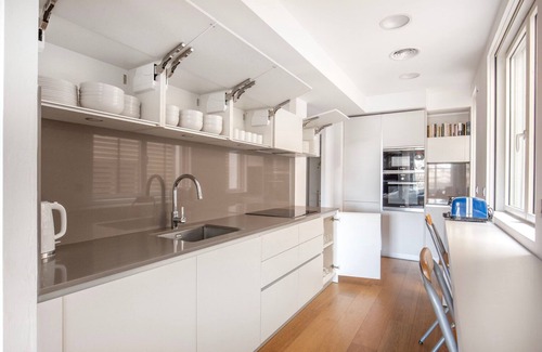 El Born Apartment | Magnificent El Born 2BR, Great Views, by Blueground