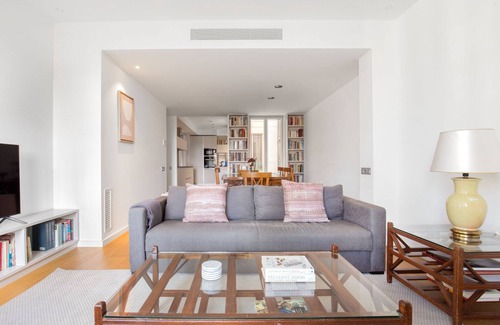 El Born Apartment | Magnificent El Born 2BR, Great Views, by Blueground