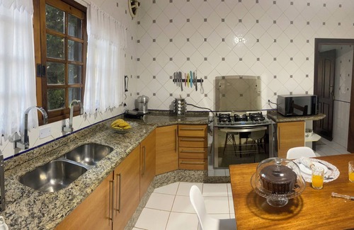 Mairinque Cottage | Magnificent farm in gated Sun Gate