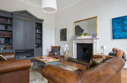 New Town Apartment | Magnificent Georgian 3-Bedroom Apartment in New Town