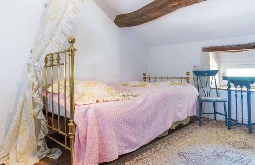 Pressac House | Magnificent Holiday Hpme in Pressac with shared pool