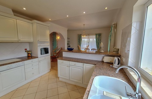 Alfarrobeira Villa | Magnificent holiday villa by the sea, private pool, 2 km to the beach