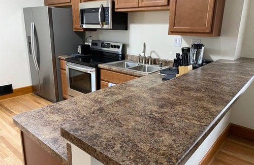 Racine House | Magnificent! Pro Cleaned, Self Check In Sleeps 10