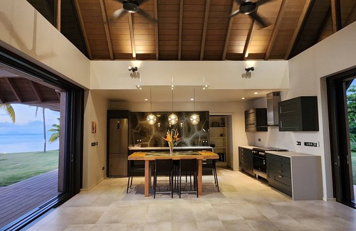 Teahupoo Villa | Magnificent seaside villa in the heart of a splendid estate. WIFI pool