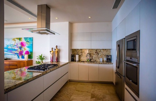 Amapas Apartment | Magnificient Oceanfront Luxury Condo - Beachside & Rooftop Bar & Infinity Pools