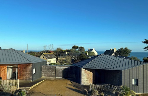 Trevou-Treguignec House | Magnifiques Vues Mer, Confort et Architecture Unique à 100 m de la Plage