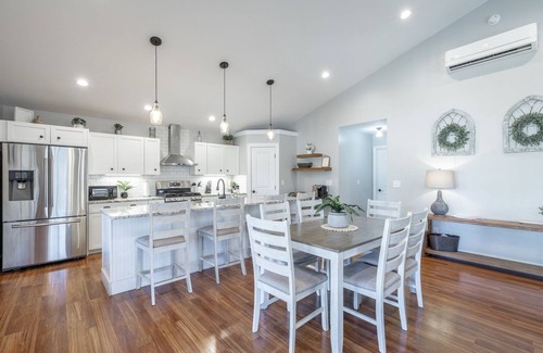 Chattanooga Valley House | Magnolia + Dogwood | Gorgeous Split Level Home | Dog Friendly | 4 Bed, 2.5 Bath
