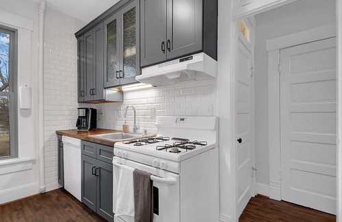 Olde Towne East Apartment | Magnolia Modern 1BR Near DT on Historic Street