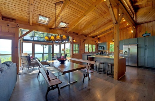 Asheville Cabin | Magnolia Mountain | Views, Jetted Tub, Near Parkway + Biltmore Pass Included