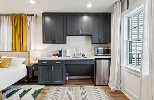 South 7th Ward Hotel | Magnolia Room at Faubourg Orleans, ADA Compliant King Bedroom with Kitchenette