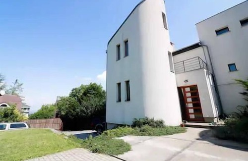 Obuda hegyvideke Apartment | MAHARAJA MOUNTAIN palace 3-Bed Apartment in Buda