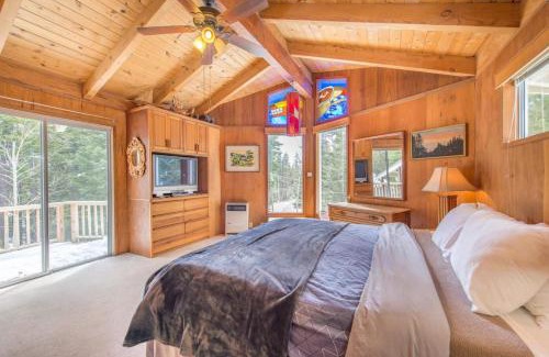 Chamberlands House | Mahogany by AvantStay Snowbird Cabin w Full Chamberlands Access
