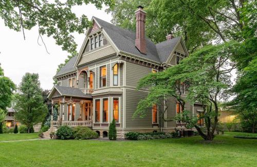 Fairbury House | Maid's Quarters