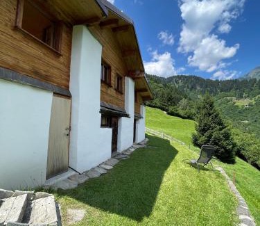 Mesocco Ski Chalet | Maiensäss, Berghütte Pundelon - autark, voll ausgestattet, Ressourcen begrenzt