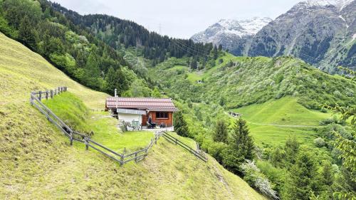 Mesocco Ski Chalet | Maiensäss, Berghütte Pundelon - autark, voll ausgestattet, Ressourcen begrenzt