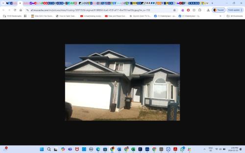Southeast Edmonton House | Main floor room 4, 22 minute from airport