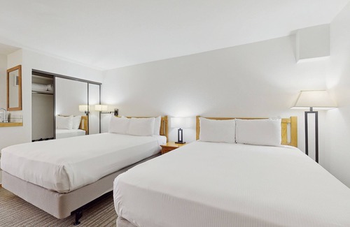 West End Cabin | Main St. studio - pool & hot tub - walk to lifts, dog-friendly, third floor