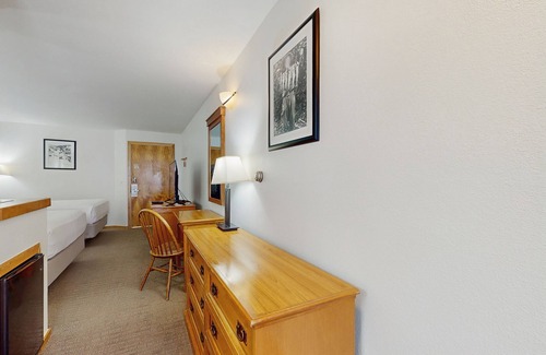 West End Cabin | Main St. studio - pool & hot tub - walk to lifts, dog-friendly, third floor