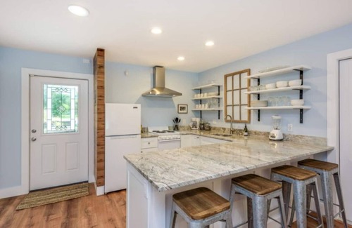 East Naples Apartment | Main-Stay is a larger 2/1 central to all Naples