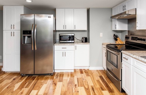 Freeport House | Maine Barn Hideaway- 2nd Floor Private Guesthouse