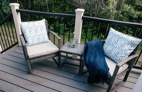 Bangor House | MaineStay Central Bangor Townhouse Near airport & Acadia Park w washer & dryer,