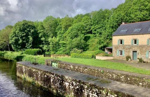 Carhaix-Plouguer Villa | MAISON Éclusière piscine jacuzzi fauteuil massant