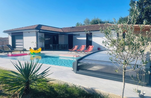 Gauriaguet House | Maison 160m2 Avec Piscine et Jeux Extérieur Proche Bordeaux