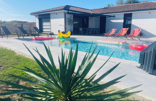Gauriaguet House | Maison 160m2 Avec Piscine et Jeux Extérieur Proche Bordeaux