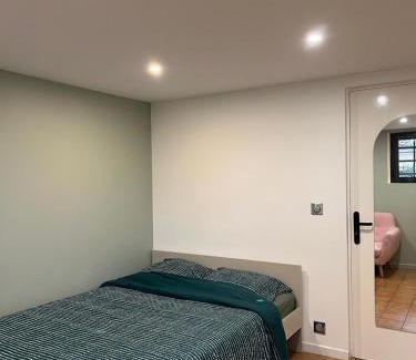 Arnouville Apartment | Maison Arnouville 15 mins CDG Airport 20 mins Paris