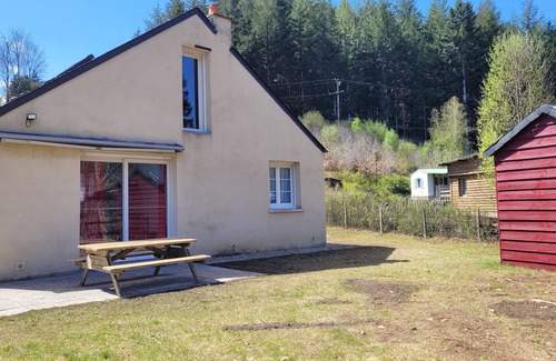 Bugeat House | Maison Avec Accès Direct à la Rivière