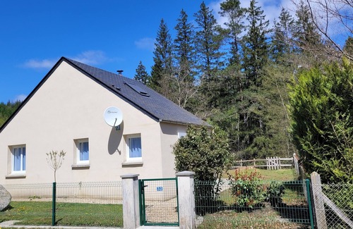 Bugeat House | Maison Avec Accès Direct à la Rivière