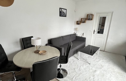 Pierrelaye House | Maison Avec Beau Jardin et Jacuzzi