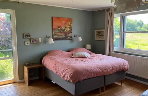 Couvin House | Maison Avec Grand Jardin et Jacuzzi, Proche de la Forêt