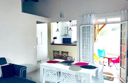 Petit-Canal House | Maison charmante avec vue sur la mer à Petit-Canal + Jacuzzi