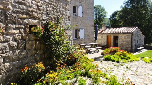 Le Malzieu-Forain House | Maison charmante Le Malzieu, jardin