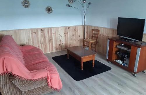 Chenerailles - Auzances - Bellegarde et Haut Pays Marchois House | Maison conviviale près de Charron avec jardin, 100 m²