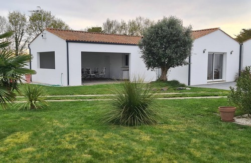 Le Bernard House | Maison de 1 Chambre Pour 2 Personnes