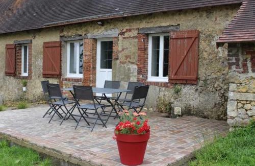 Melleray House | Maison de campagne rénovée avec terrasse, 3 chambres et équipement moderne, au cœur des collines du Perche - FR-1-410-447