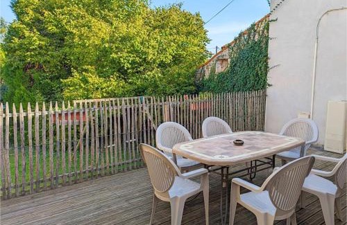 Asnieres-sur-Nouere House | Maison de charme en pierres, avec terrasse, jardin, vélos, poêle à bois et borne de recharge électrique - FR-1-653-79
