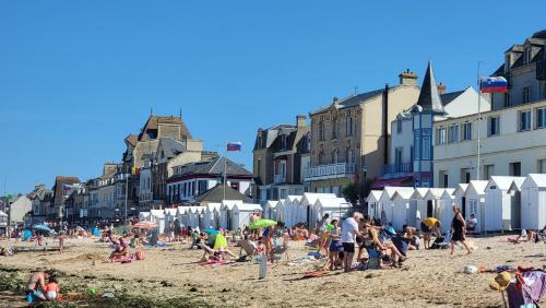 Saint-Regnobert-de-la-Cote-de-Nacre House | Maison de pêcheur charmante et atypique en pierre, 1 min de marche de la mer
