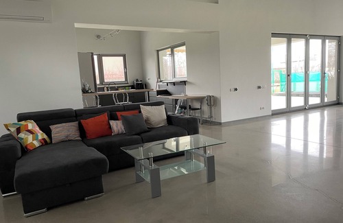 Balotesti House | MAISON DE VACANCES près de Thermes de Bucarest & Otopeni Airport