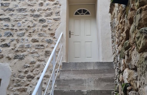 Euzet-les-Bains House | Maison de Village Dans Petit Village Gardois