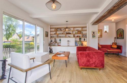 Merville-Franceville-Plage House | Maison de Charme à Merville-Franceville-Plage, 10 Pers, Proche Mer, Grande Terrasse et Studio Indépendant - FR-1-788-27