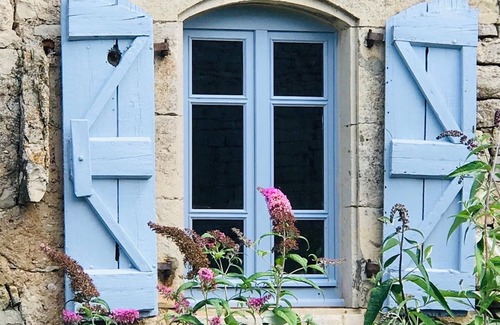 Saint-Antonin Noble Val House | Maison D’Artist, 5 minutes from St Antonin Noble Val with Swimming River & Pools