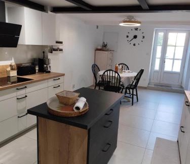 Saint-Saturnin-les-Avignon House | Maison En Centre Ville