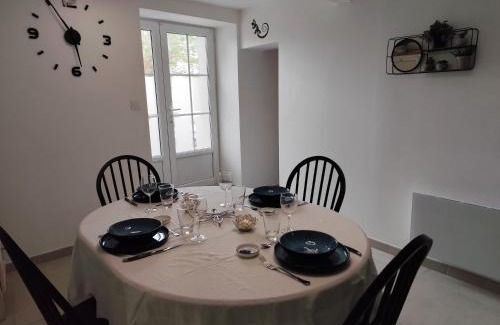 Saint-Saturnin-les-Avignon House | Maison En Centre Ville