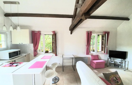 Sainte-Genevieve-les-Gasny Apartment | MAISON/STUDIO 70KM ouest Paris (près GIVERNY) calme. SPECIAL WEEKLY PRICE