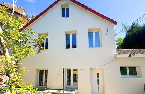 Sarcelles House | Maison Independente | 2 Bedrooms | 15min Paris by Train