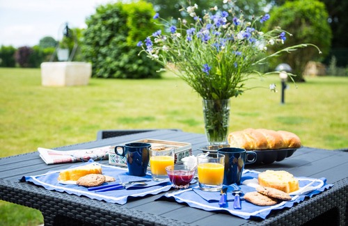 Bussieres (Yonne) House | MAISON INDIGO - 4 * residence - 7 km from the A6 motorway - exit AVALLON