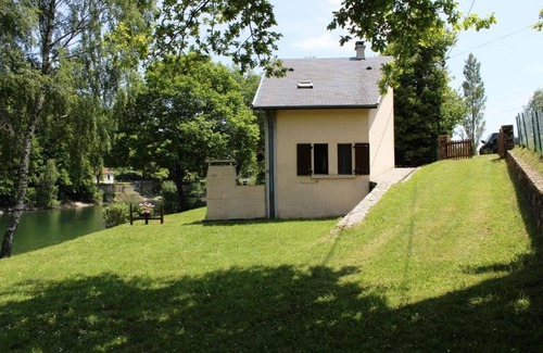 Arvieu House | Maison Lac de Pareloup, "THE FEET IN THE WATER"
